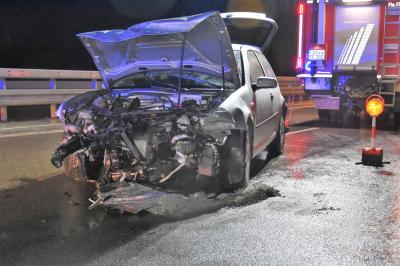 Aichtalbruecke B27: Verkehrsunfall mit mehreren Fahrzeugen fordert einen toedlich Verletzten